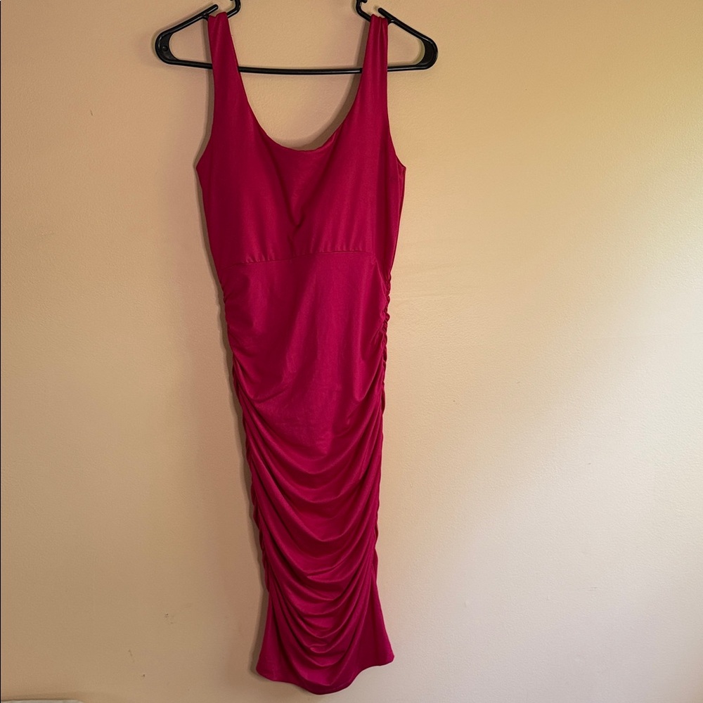 sofia by sofia vergara Sleeveless Ruched Midi Dress in Magenta